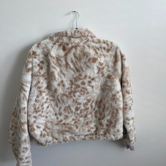 Calvin Klein Cropped Cheetah Print Fuzzy Jacket - Picture 2 of 2